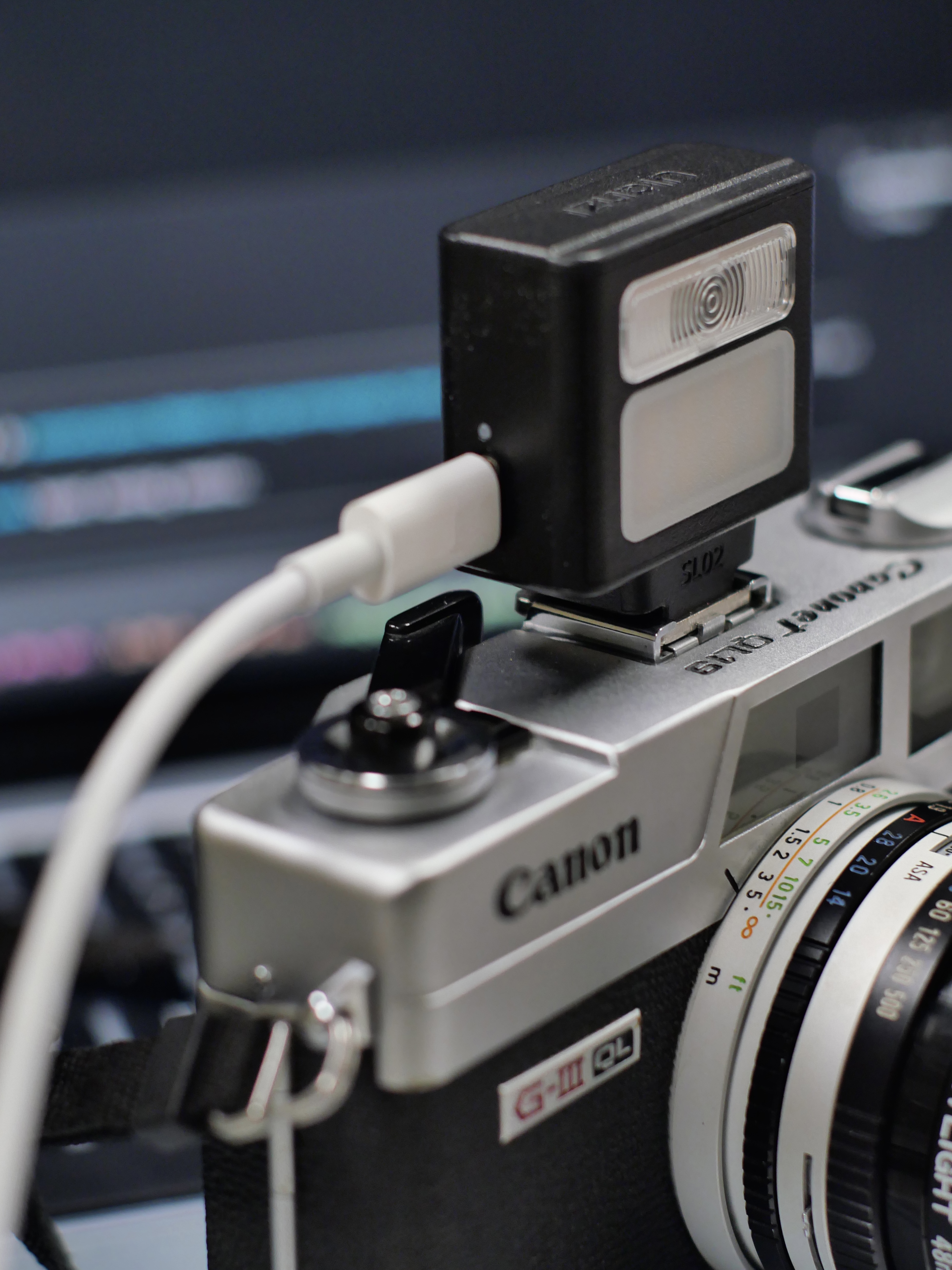 A USB-C charged electronic flash on a Canonet QL19 GIII from the 70s. This setup works.